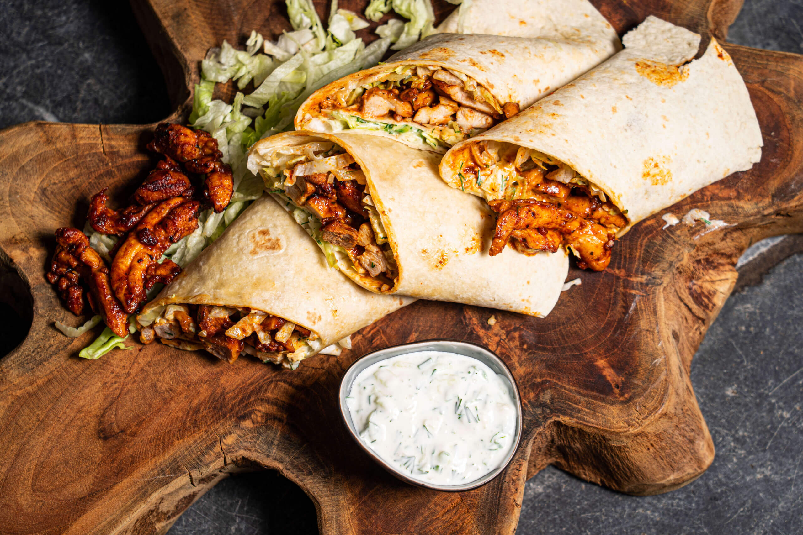 Kip gyros met tzatziki in wraps Kiprecepten
